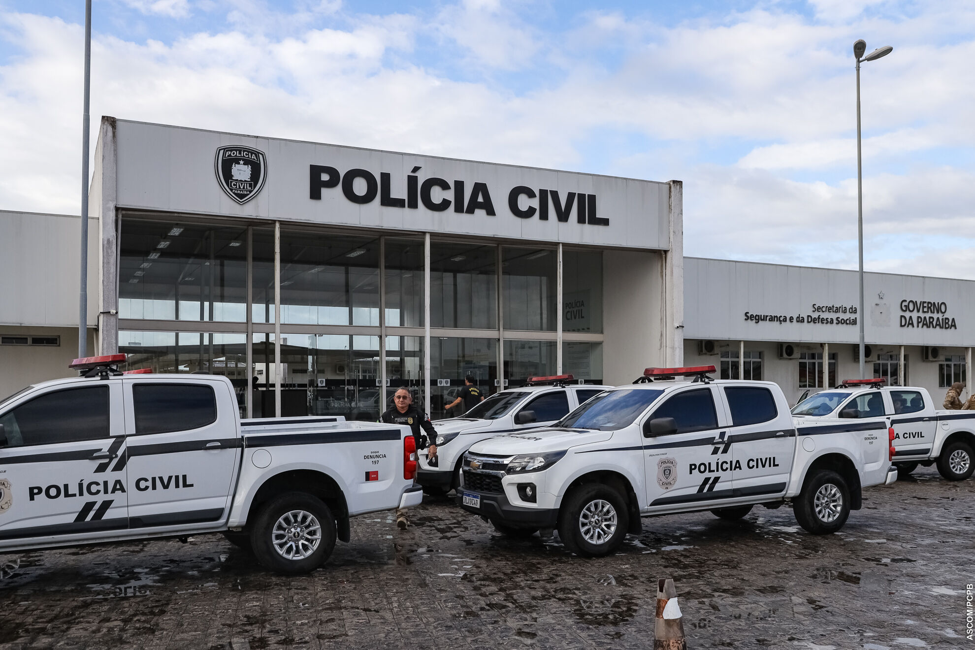 Polícia prende dono de depósito suspeito de receptação e apreende duas toneladas de fios de cobre em João Pessoa policia civil, viatura, cidade da policia civil