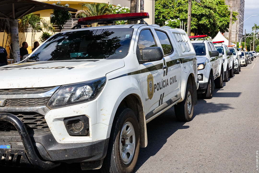 Homem é assassinado dentro de borracharia em João Pessoa policia civil, viatura