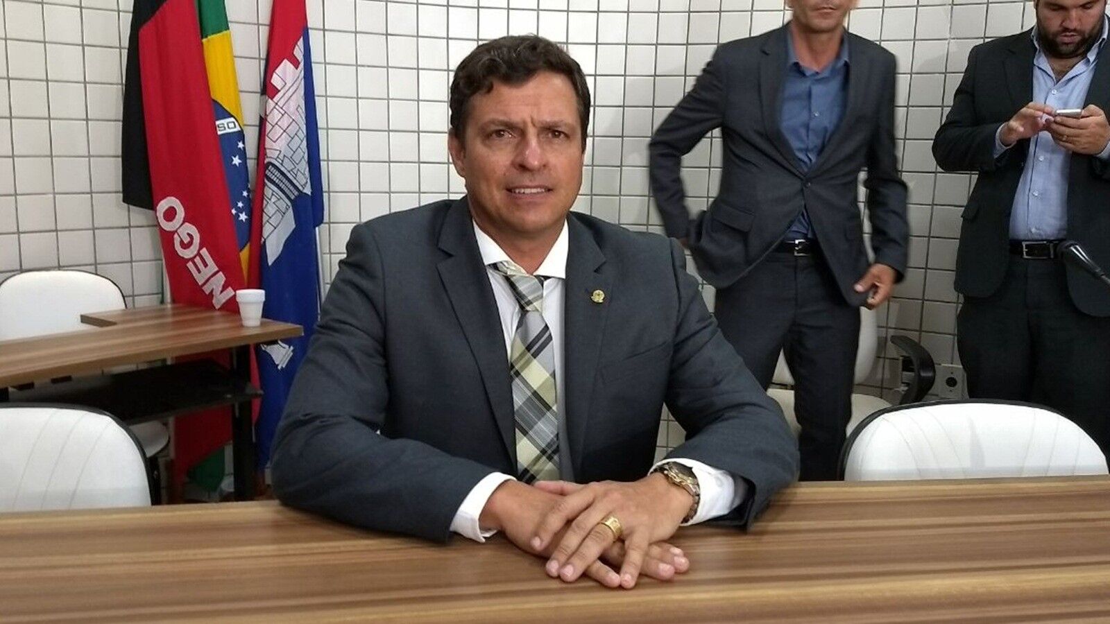 Gaeco denuncia Victor Hugo e mais 19 na Xeque-mate e pede perda de mandato do prefeito de Cabedelo Gaeco denuncia Victor Hugo e mais 19 na Xeque-mate e pede perda de mandato do prefeito de Cabedelo