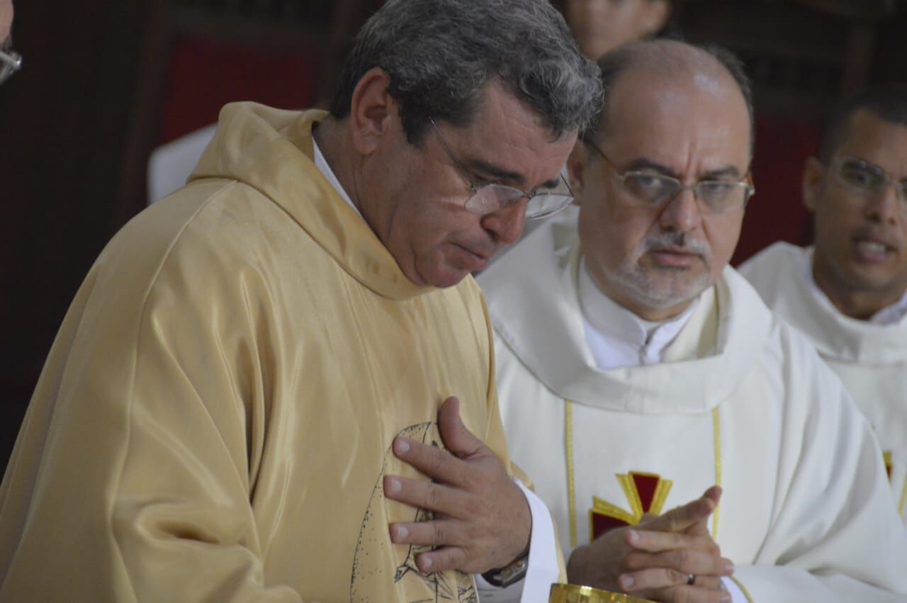 Vigário da Basílica de Nossa Senhora das Neves é feito refém e agredido por criminosos dentro de residência em João Pessoa Vigário da Basílica de Nossa Senhora das Neves é feito refém e agredido por criminosos dentro de residência em João Pessoa