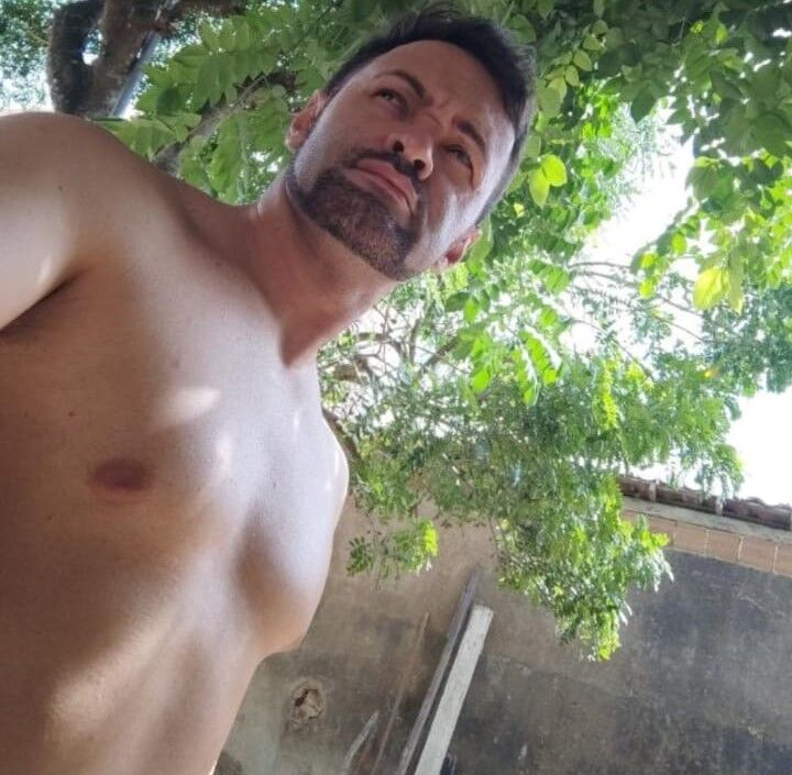 Vigilante é assasinado a tiros em escola de Campina Grande Vigilante é assasinado a tiros em escola de Campina Grande