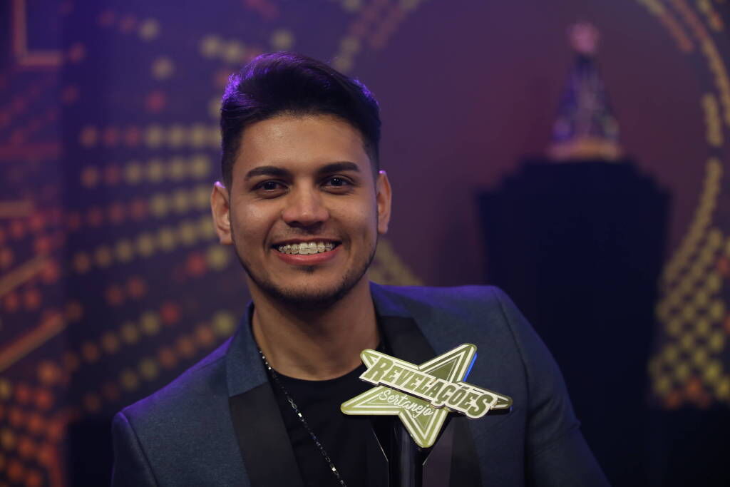 Paraibano Vinícius Mendes vence competição musical da TV Aparecida Paraibano Vinícius Mendes vence competição musical da TV Aparecida