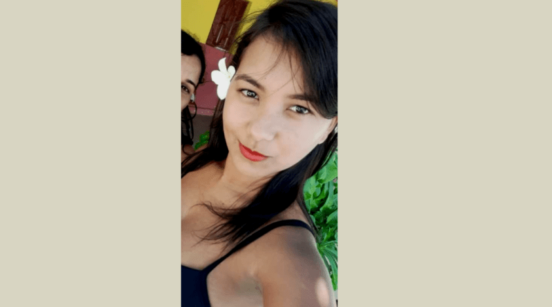 Mulher é assassinada a facadas e filho de um ano é encontrado ao lado do corpo em Patos Mulher é assassinada a facadas e filho de um ano é encontrado ao lado do corpo em Patos