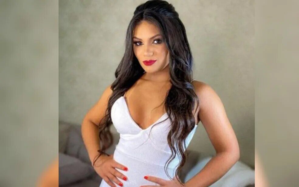 Vídeo: Cantora Vivi Araújo morre em acidente em Goiás Vídeo: Cantora Vivi Araújo morre em acidente em Goiás