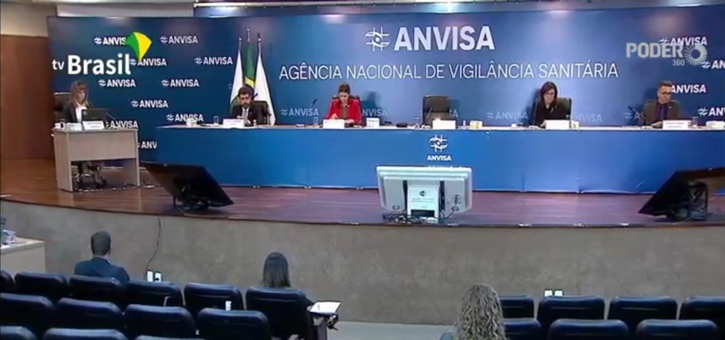 Anvisa aprova uso emergencial de vacinas de Oxford e CoronaVac Anvisa aprova uso emergencial de vacinas de Oxford e CoronaVac