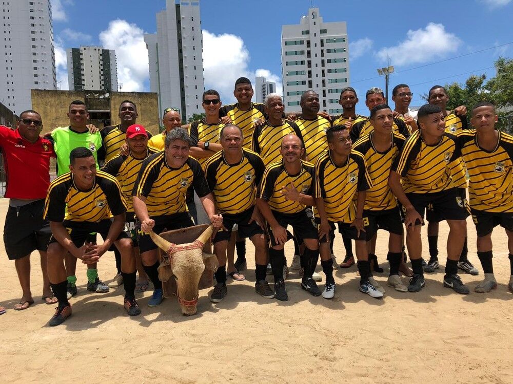 Há 30 anos, "Só Corno Futebol Clube" reúne amigos que foram traídos para formar um time Há 30 anos, "Só Corno Futebol Clube" reúne amigos que foram traídos para formar um time