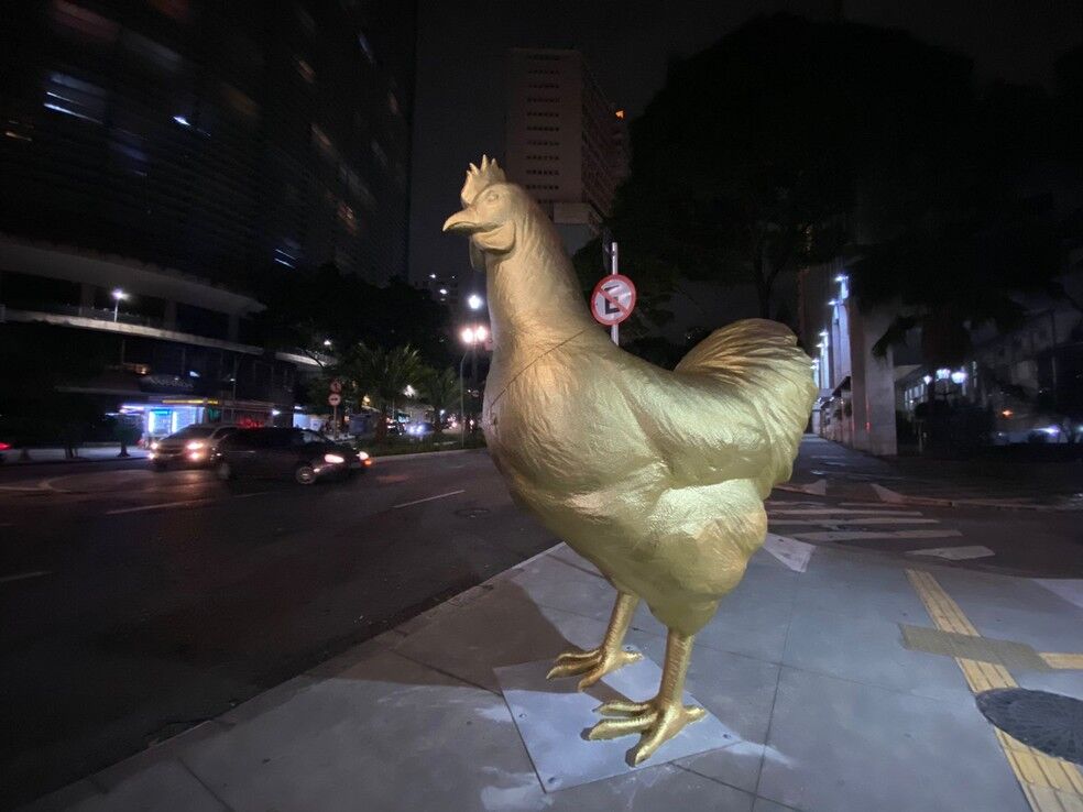 'Galinha de ouro' instalada no Centro de SP não tem autorização da prefeitura e será removida 'Galinha de ouro' instalada no Centro de SP não tem autorização da prefeitura e será removida