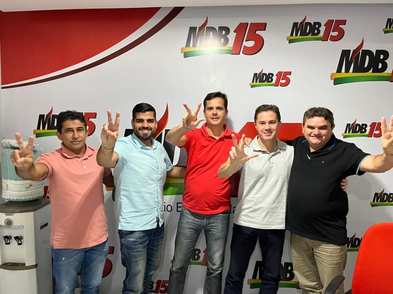 Prefeito de Belém do Brejo do Cruz e toda a sua bancada na Câmara Municipal anunciam apoio a Veneziano Prefeito de Belém do Brejo do Cruz e toda a sua bancada na Câmara Municipal anunciam apoio a Veneziano