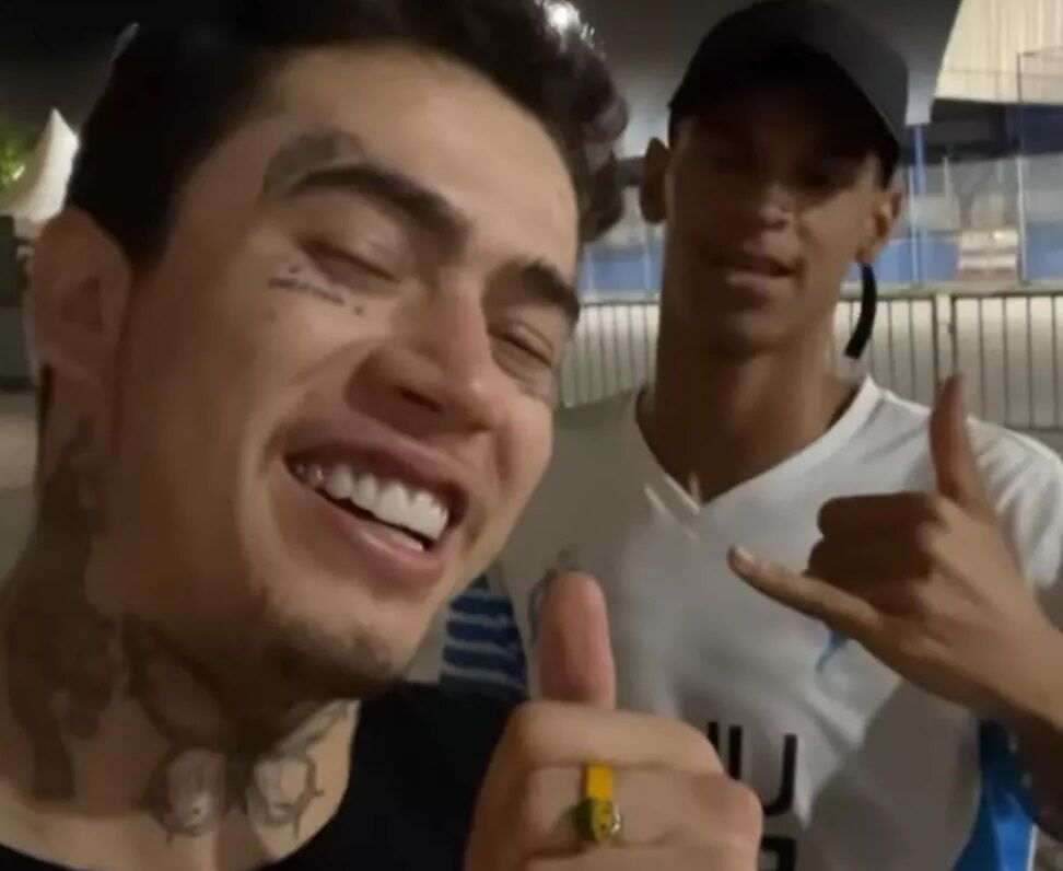 Luva de Pedreiro e Whindersson Nunes se encontram em show do humorista no Recife Luva de Pedreiro e Whindersson Nunes se encontram em show do humorista no Recife