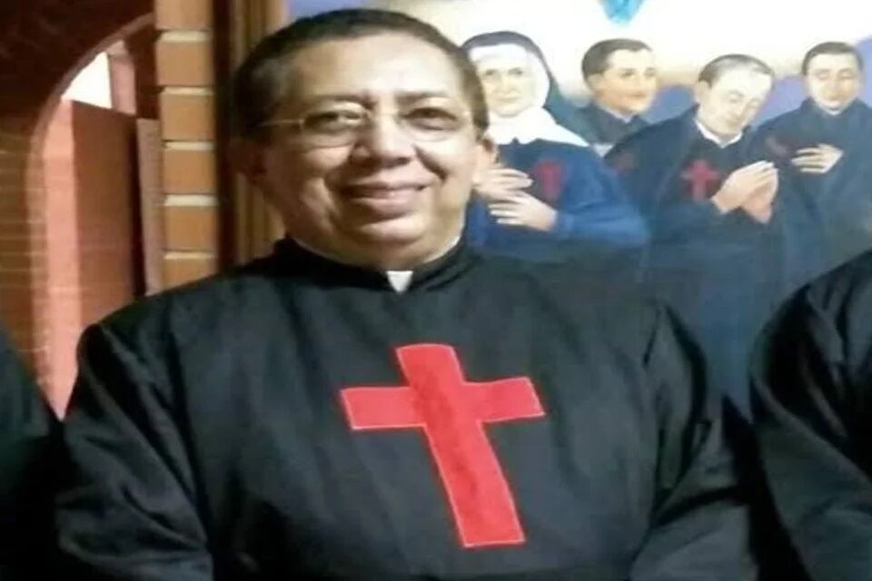 Igreja Católica afasta padre filmado ao fazer sexo com outro homem Igreja Católica afasta padre filmado ao fazer sexo com outro homem