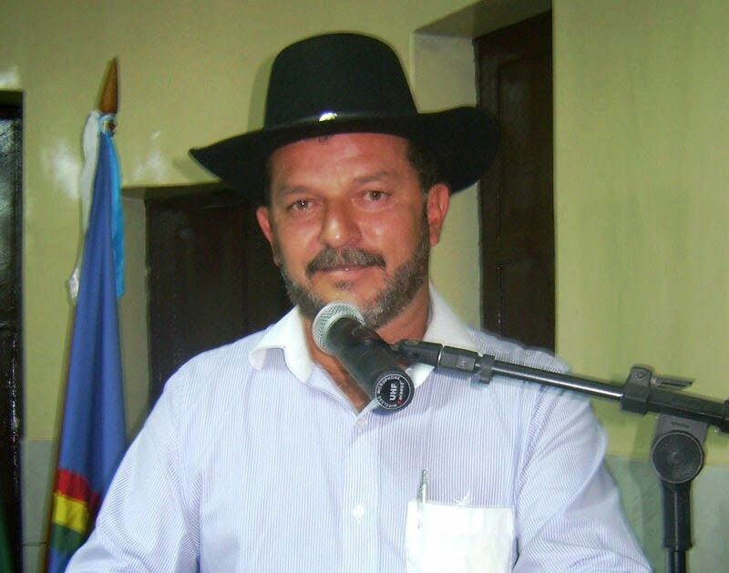 Cantor Delmiro Barros é preso por tentativa de homicídio
