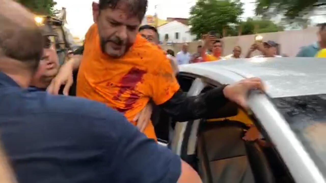 Senador Cid Gomes é baleado durante protesto no Ceará Senador Cid Gomes é baleado durante protesto no Ceará