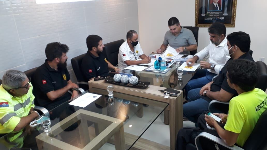 Agentes de trânsito apresentam proposta de Estatuto da profissão à Câmara Municipal de Cabedelo Agentes de trânsito apresentam proposta de Estatuto da profissão à Câmara Municipal de Cabedelo