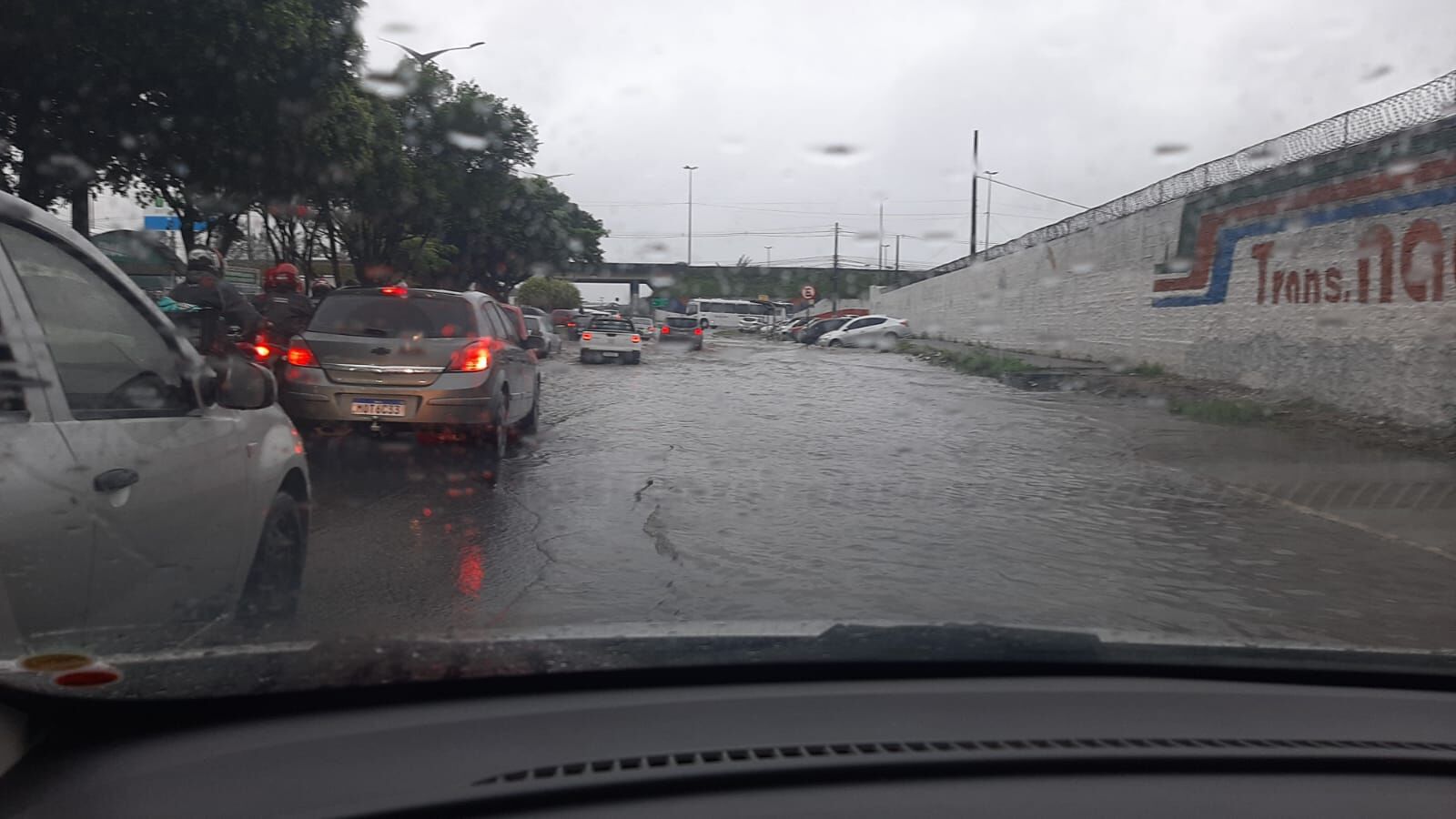 Bairros de João Pessoa registram chuvas de até 100 milímetros e moradores enfrentam caos na cidade Bairros de João Pessoa registram chuvas de até 100 milímetros e moradores enfrentam caos na cidade
