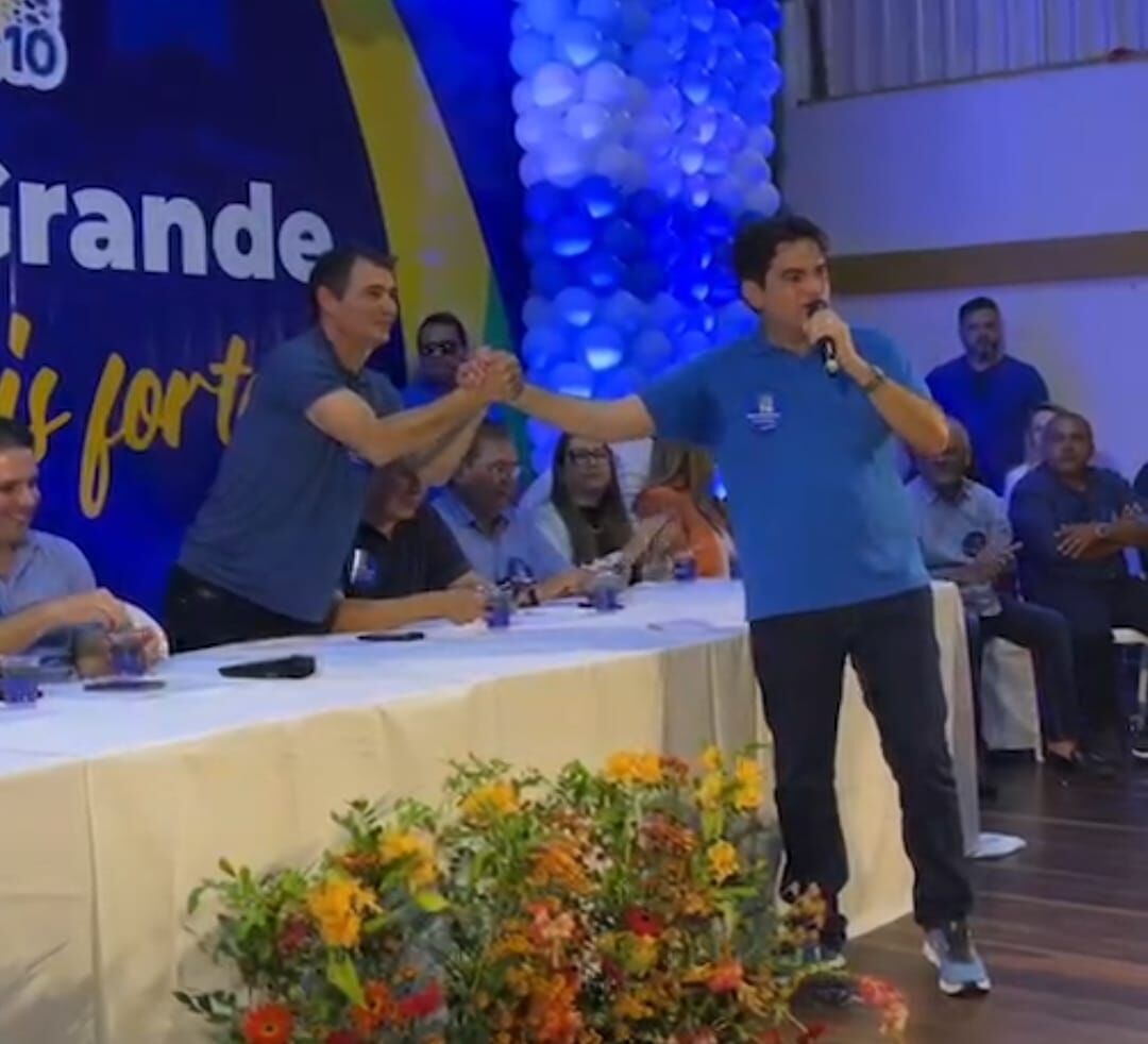 Romero chega a evento do Republicanos vestido com as cores do partido e aumenta expectativa de filiação