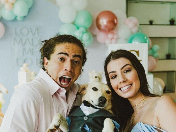 Whindersson Nunes e Maria Lina revelam sexo e anunciam noivado Whindersson Nunes e Maria Lina revelam sexo e anunciam noivado