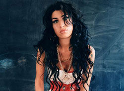 Winehouse teve 'morte acidental' por abuso de álcool Winehouse teve 'morte acidental' por abuso de álcool