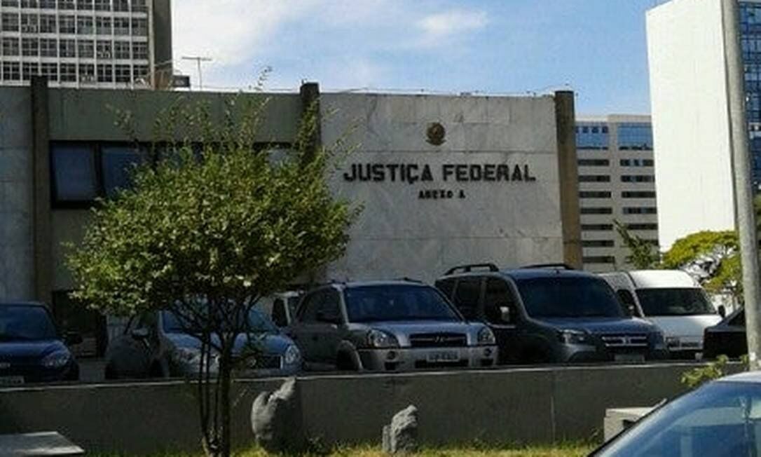 Juiz federal bloqueia fundo partidário e autoriza uso no combate ao coronavírus Juiz federal bloqueia fundo partidário e autoriza uso no combate ao coronavírus