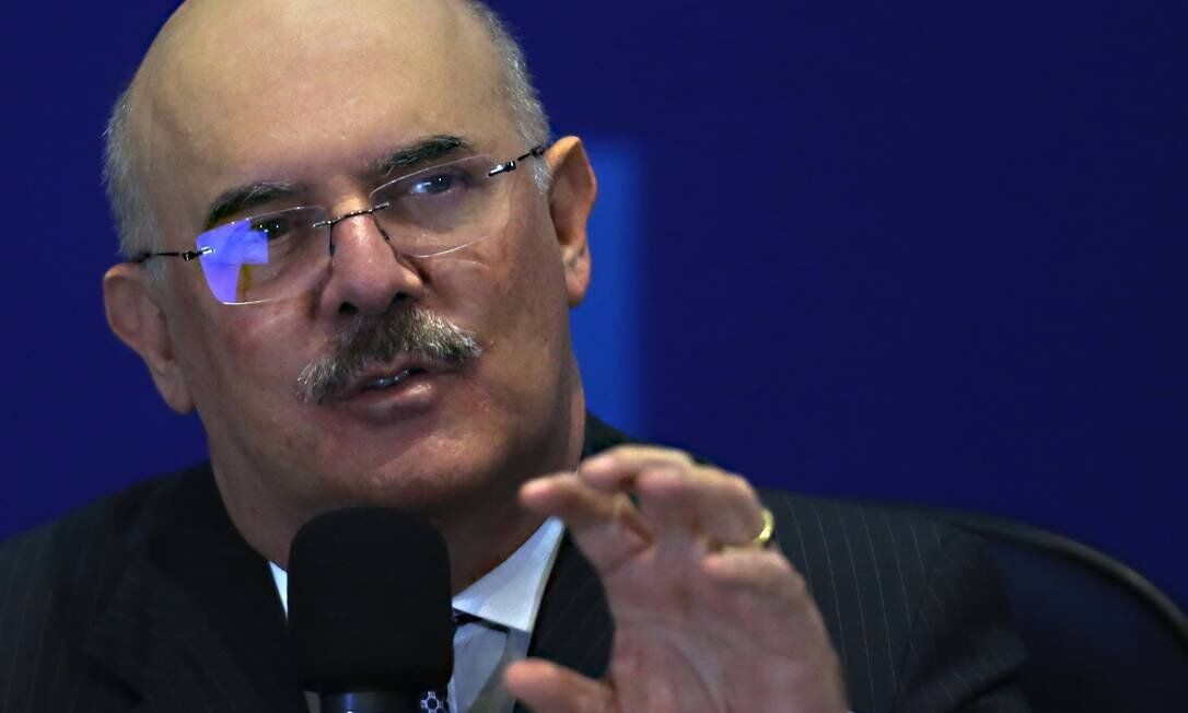 Ministro da Educação diz não ter responsabilidade sobre volta às aulas e desigualdade de ensino Ministro da Educação diz não ter responsabilidade sobre volta às aulas e desigualdade de ensino