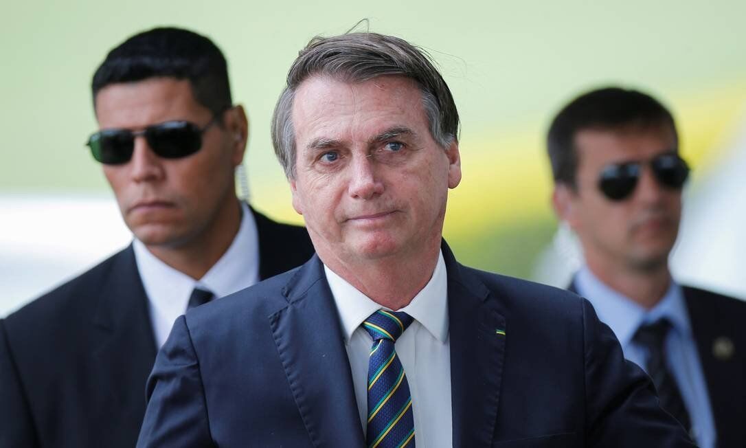 'Ninguém vai querer dar um golpe em cima de mim', diz Bolsonaro sobre STF 'Ninguém vai querer dar um golpe em cima de mim', diz Bolsonaro sobre STF