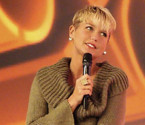 Xuxa revela ter sofrido abusos sexuais até os 13 anos de idade Xuxa revela ter sofrido abusos sexuais até os 13 anos de idade