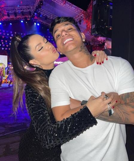 Alê Oliveira é detonado após revelar detalhes de sexo com Juliette Alê Oliveira é detonado após revelar detalhes de sexo com Juliette