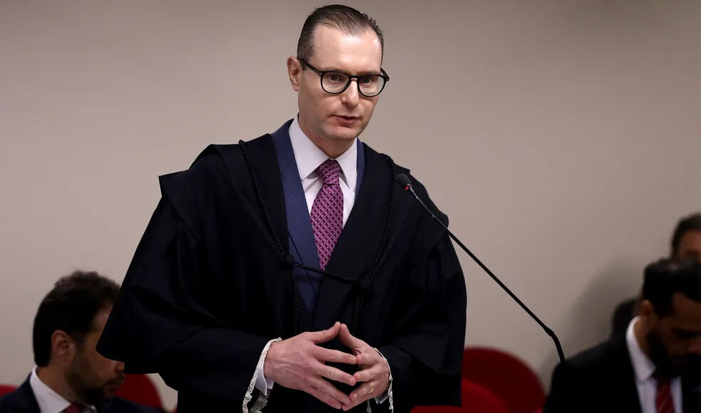 Quem é Cristiano Zanin e por que sua indicação ao STF causa controvérsia Quem é Cristiano Zanin e por que sua indicação ao STF causa controvérsia