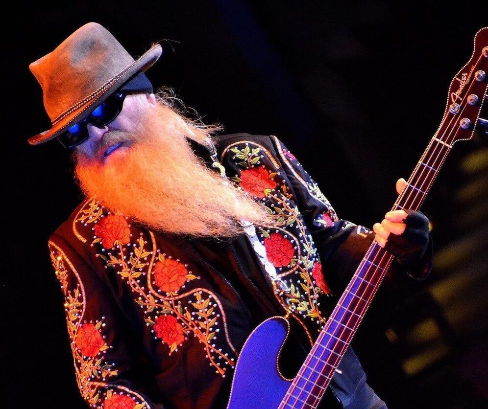 Dusty Hill, baixista do ZZ Top, morre aos 72 anos