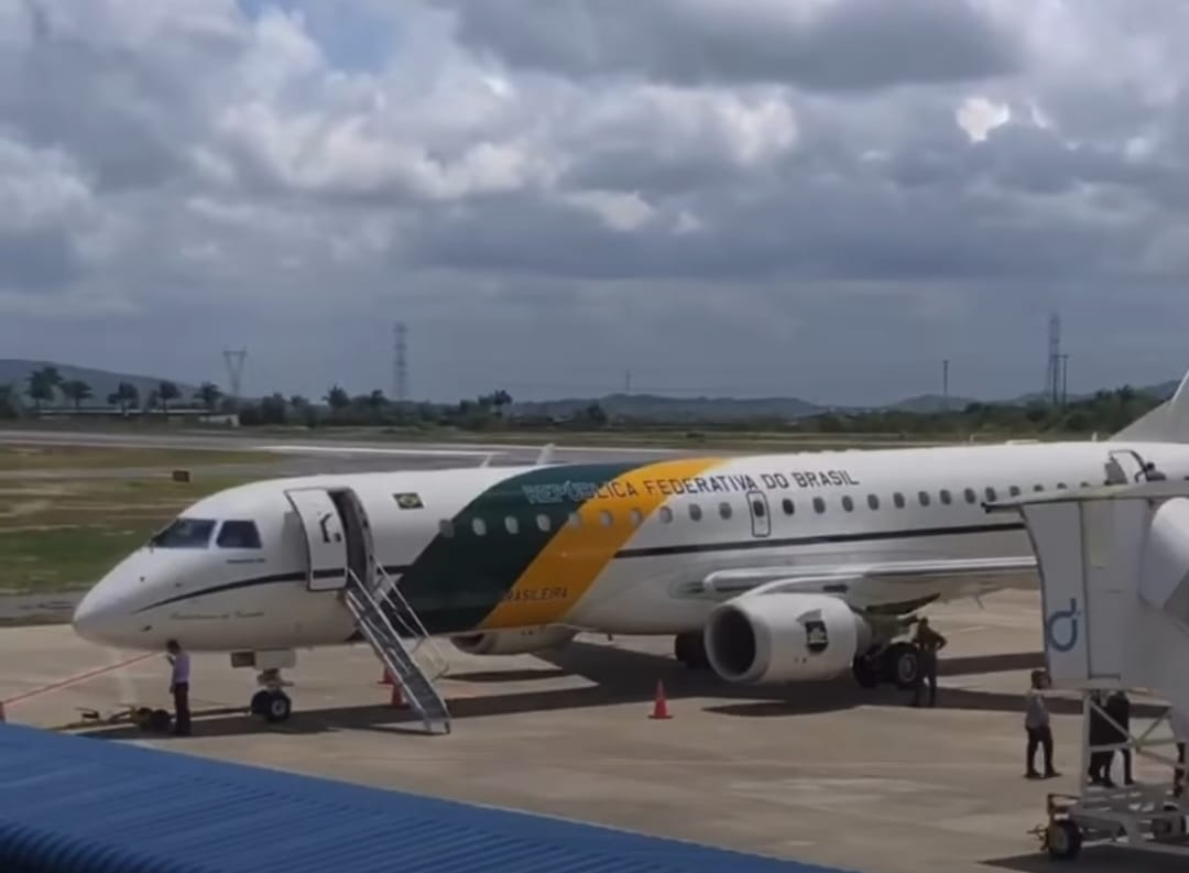 Avião presidencial precisou ficar parado no aeroporto de Campina Grande para 'manutenção não programada', revela Aena Força aérea