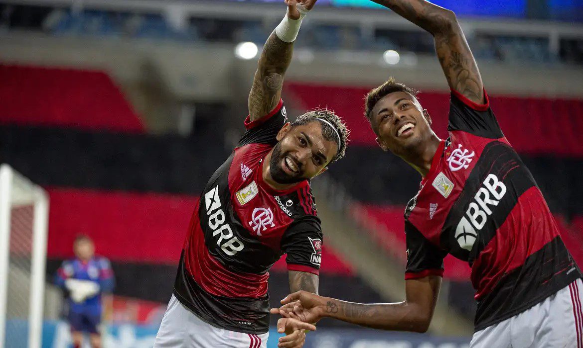 Jogo do 'Flamengo Fake' vende mais ingressos que capacidade liberada no Almeidão, em João Pessoa; clube pode ser punido Flamengo, Ingressos, Jogo, Almeidão, jogo