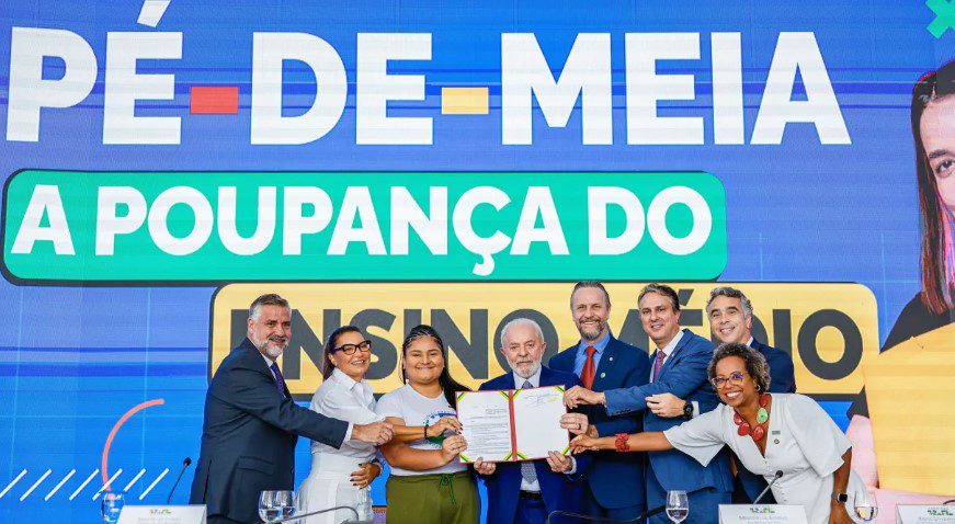 TCU suspende R$ 6 bilhões do Pé de Meia; MEC nega irregularidades poupança estudantes