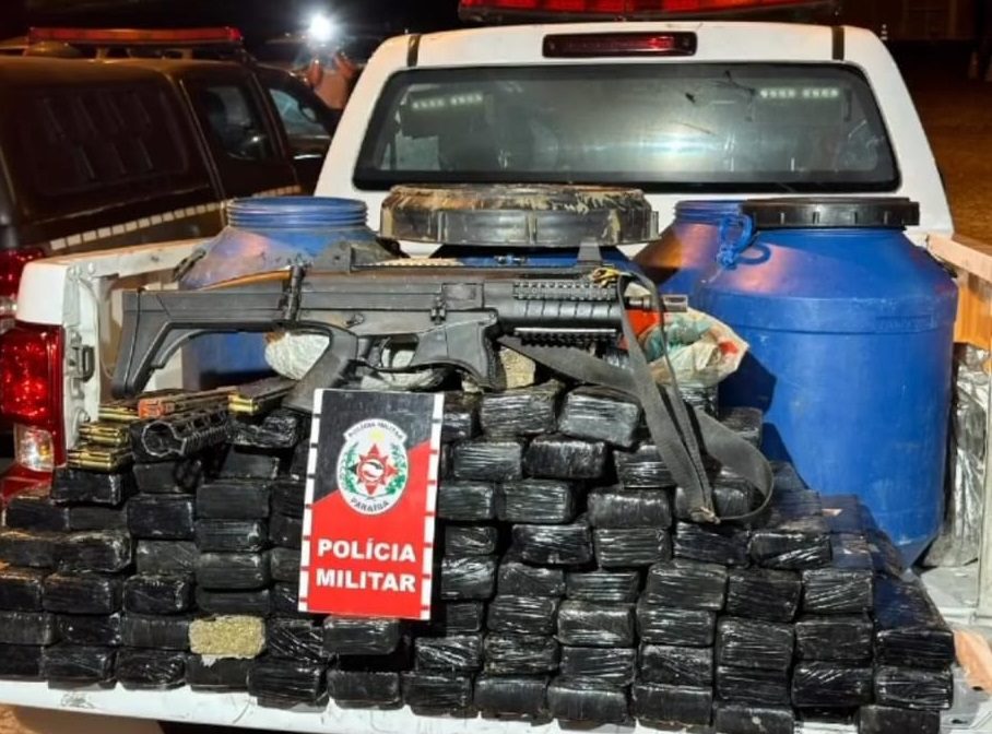 Polícias apreendem 200kg de drogas, fuzil e submetralhadora em comunidade de Bayeux Polícias apreendem 200kg de drogas, fuzil e submetralhadora em comunidade de Bayeux