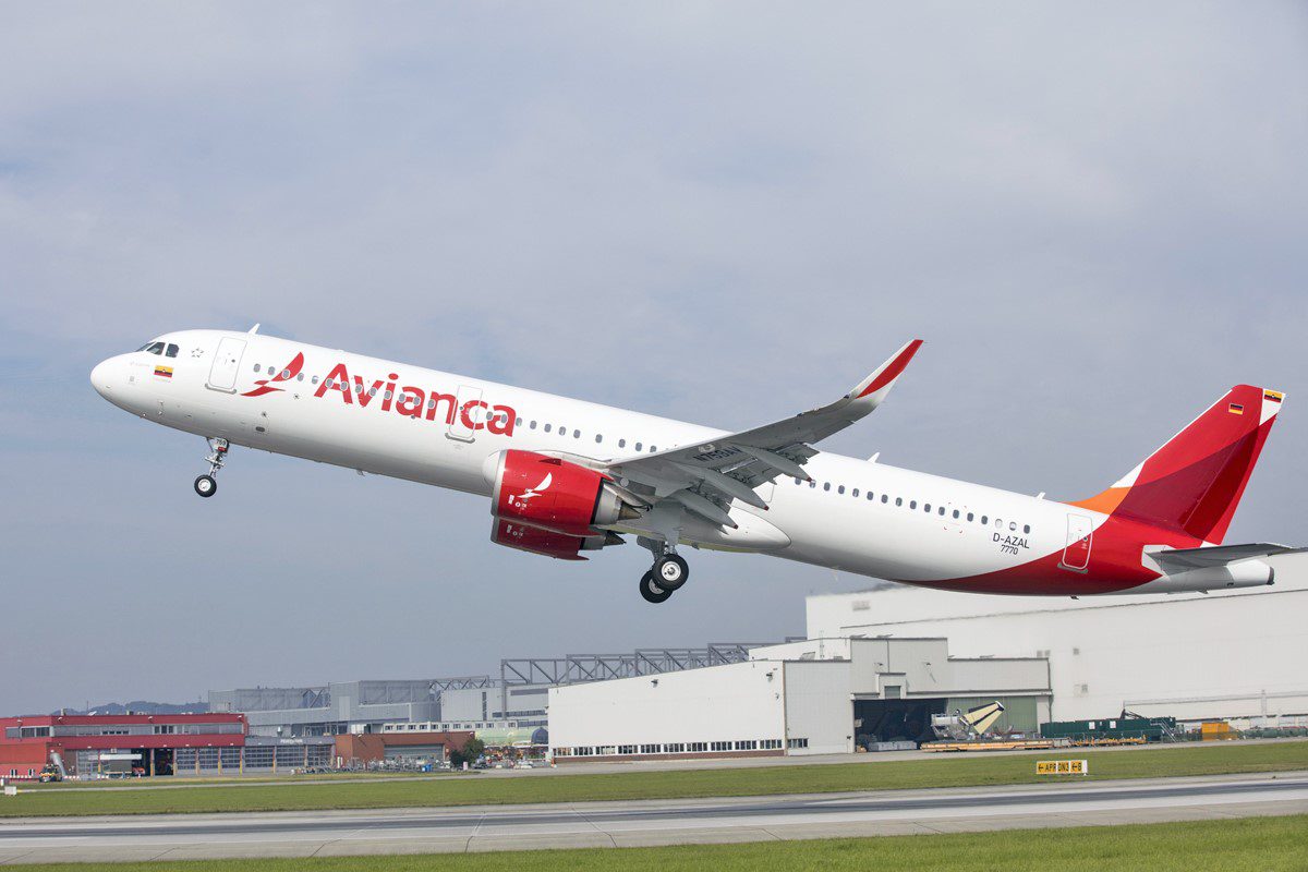 Piloto desliga motor de avião com 235 passageiros após vazamento de óleo; voo sobrevoava o oceano Atlântico