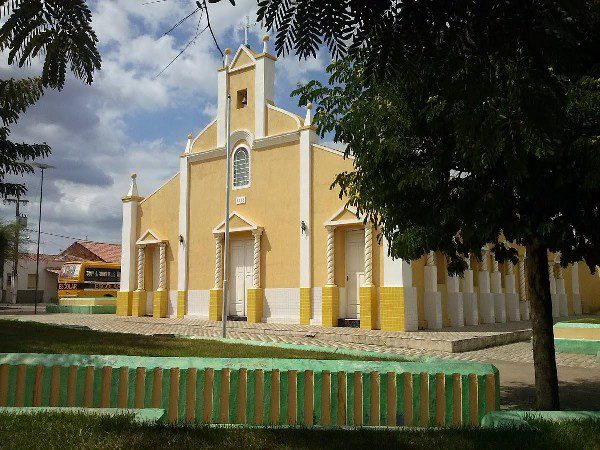 TCE-PB intima ex-prefeito de Bom Jesus para explicar irregularidades em contratos para compra de medicamentos A cidade de Bom Jesus fica localizada na Região Metropolitana de Cajazeiras, sertão paraibano