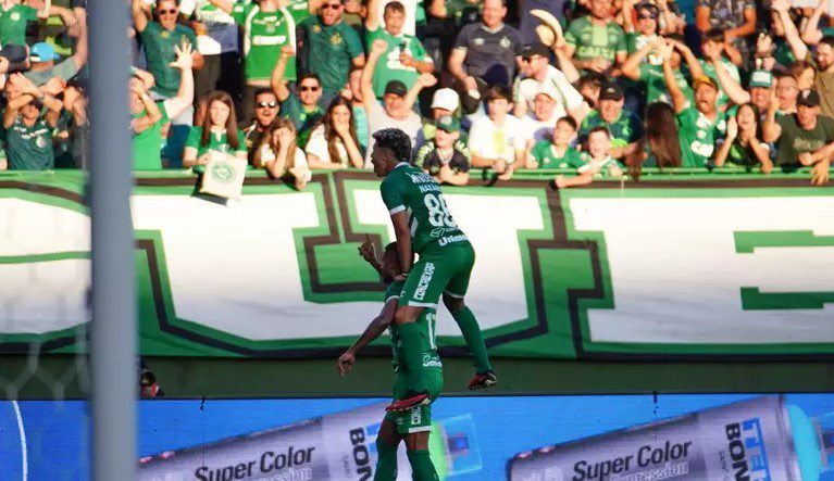 Chapecoense vira para cima do Vitória e garante permanência na Série B