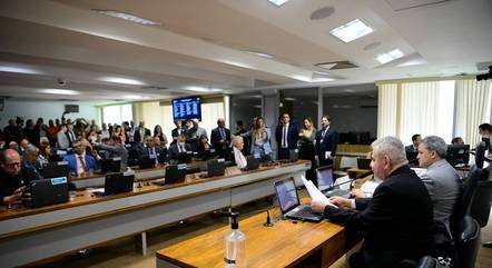 Comissão do Senado aprova taxação dos super-ricos e texto segue para avaliação do plenário Comissão do Senado aprova taxação dos super-ricos e texto segue para avaliação do plenário