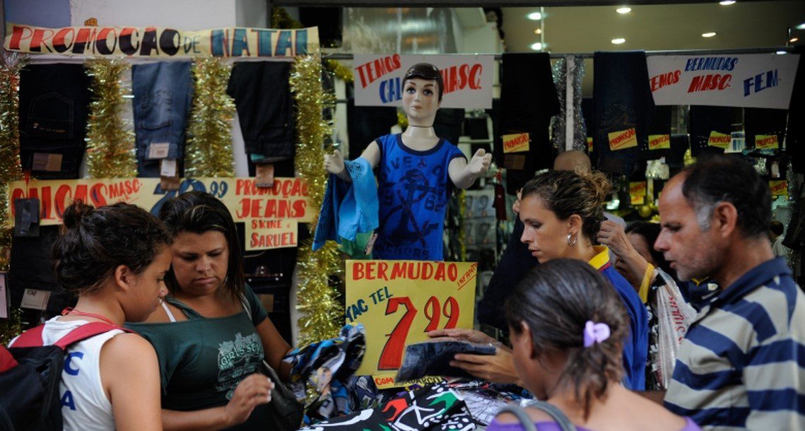 Vendas no comércio crescem 0,6% de agosto para setembro, diz IBGE Vendas no comércio crescem 0,6% de agosto para setembro, diz IBGE