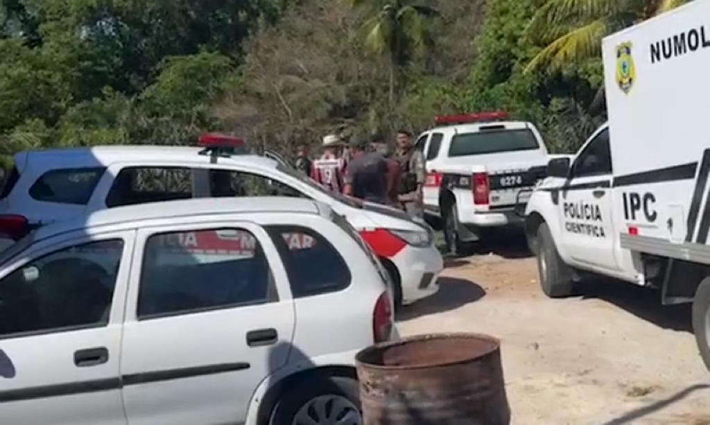 Adolescente é encontrado morto com marcas de tiros em área de mata em Bayeux Adolescente é encontrado morto com marcas de tiros em área de mata em Bayeux