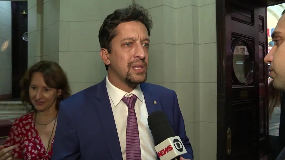 Ex-deputado Gustavo Schmidt é detido por confusão e agressão a funcionários de hotel de luxo em Angra dos Reis