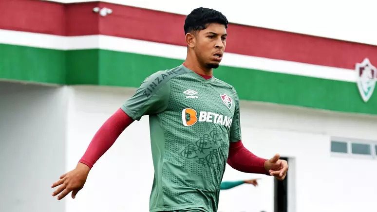 Ex-jogador do Fluminense morre em acidente de carro