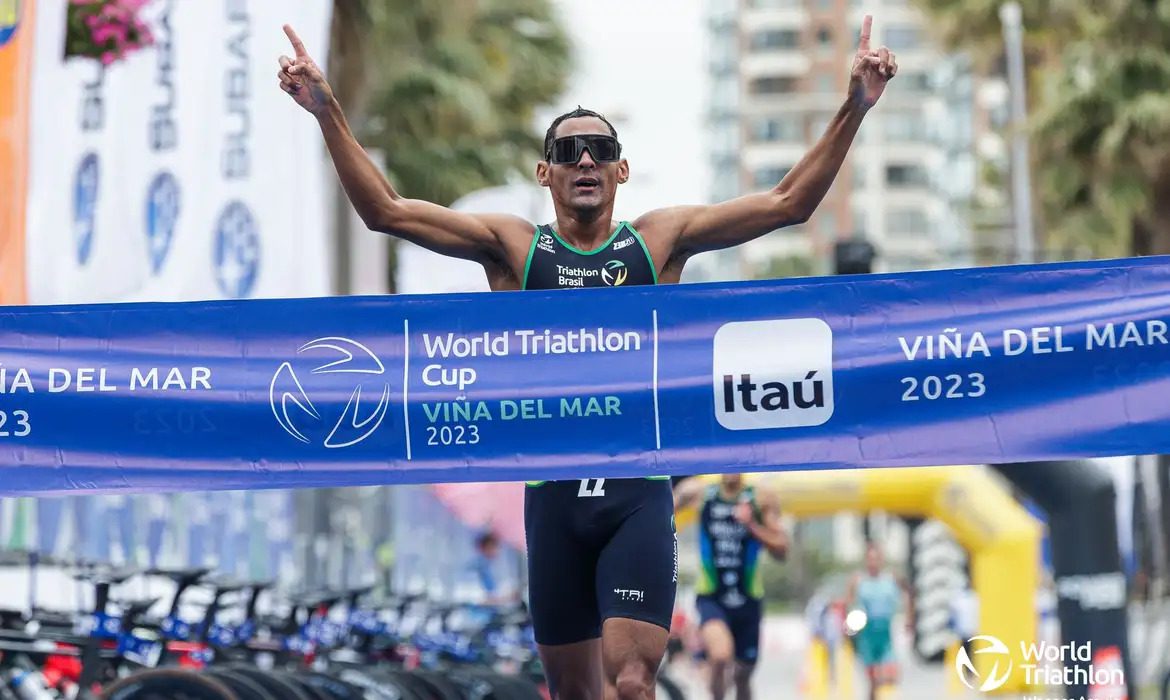 Brasil conquista 'dobradinha' na Copa do Mundo de triatlo Brasil conquista 'dobradinha' na Copa do Mundo de triatlo