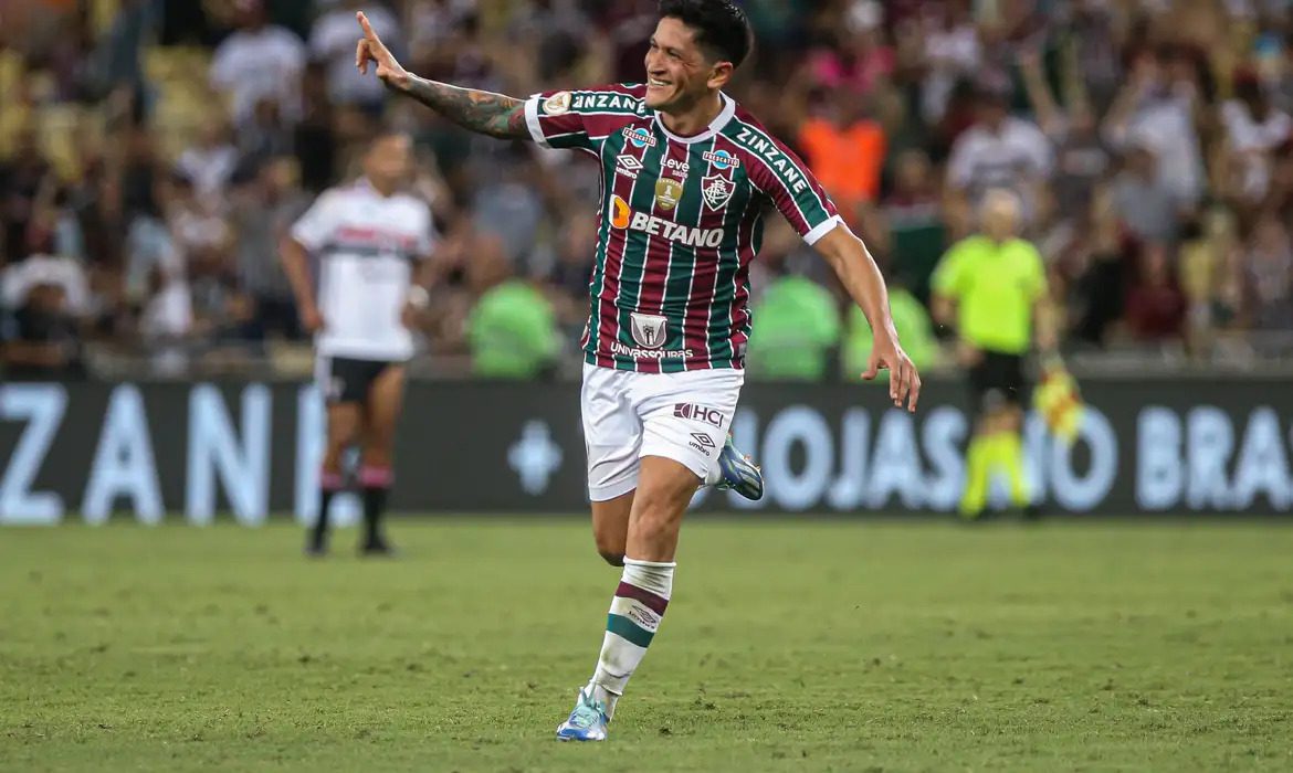 Em jogo acirrado, Fluminense supera São Paulo no Maracanã Em jogo acirrado, Fluminense supera São Paulo no Maracanã