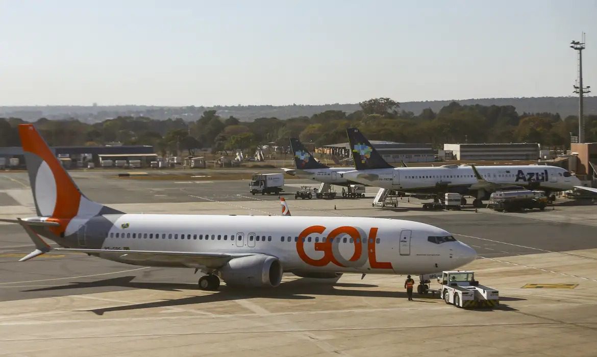 290 passageiros tiveram destino modificado após voos da Gol serem desviados por conta das chuvas e ventania, em João Pessoa passageiros