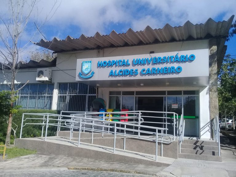 Hospital Universitário Alcides Carneiro, em Campina Grande, tem vazamento e transtornos após chuvas Hospital Universitário Alcides Carneiro, em Campina Grande, tem vazamento e transtornos após chuvas