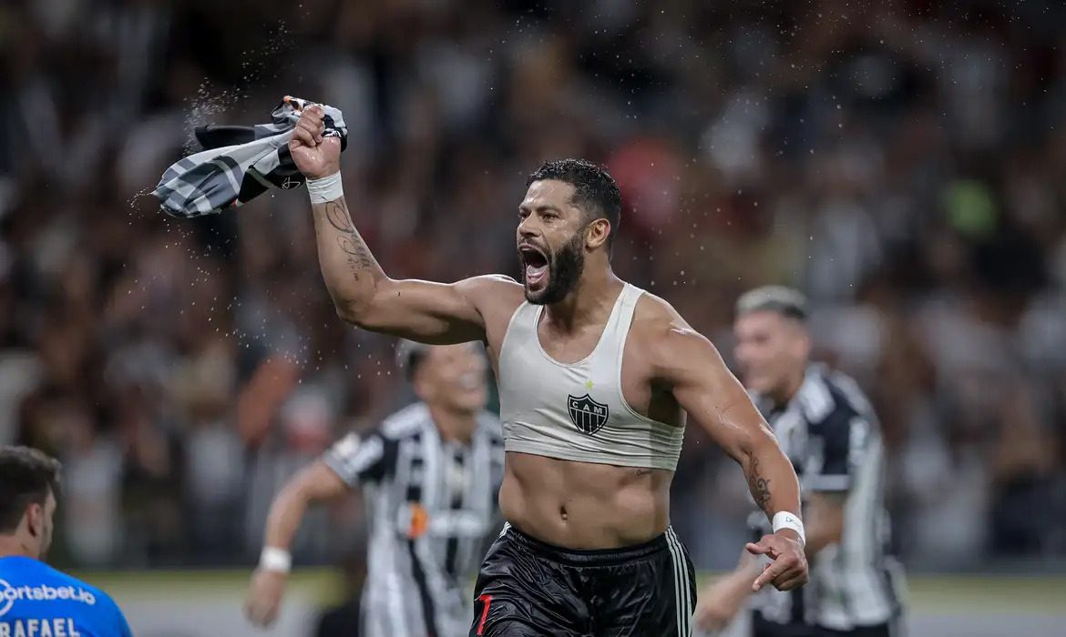 Paraibano Hulk completa 20 anos de carreira rumo aos mil jogos; confira trajetória do jogador Hulk está vetado no Atlético.