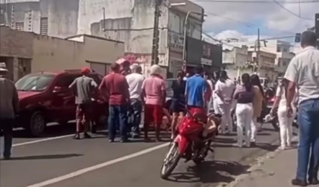 Idosa de 70 anos é atropelada por moto e fica gravemente ferida em Campina Grande Idosa de 70 anos é atropelada por moto e fica gravemente ferida em Campina Grande