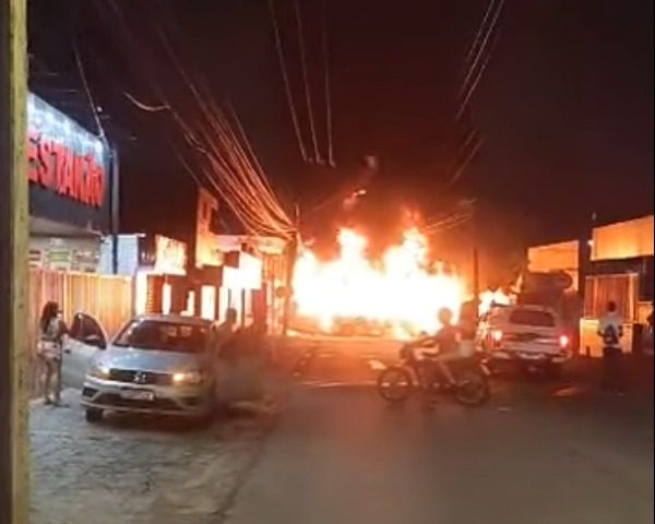 Polícia indicia sete pessoas por envolvimento em incêndio a ônibus que matou motorista em João Pessoa; três estão foragidos Polícia indicia sete pessoas por envolvimento em incêndio a ônibus que matou motorista em João Pessoa; três estão foragidos