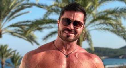 Influenciador Renato Cariani é alvo da PF sob suspeita de desvio de drogas para fazer crack e cocaína Influenciador Renato Cariani é alvo da PF sob suspeita de desvio de drogas para fazer crack e cocaína
