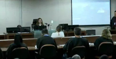 Mãe de Ruan Macário é ouvida em julgamento e pede perdão para família de motoboy morto