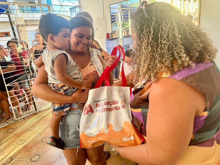 Governo da Paraíba implanta programa do leite em Pombal e passa a atender mais de 31 mil famílias Governo da Paraíba implanta programa do leite em Pombal e passa a atender mais de 31 mil famílias
